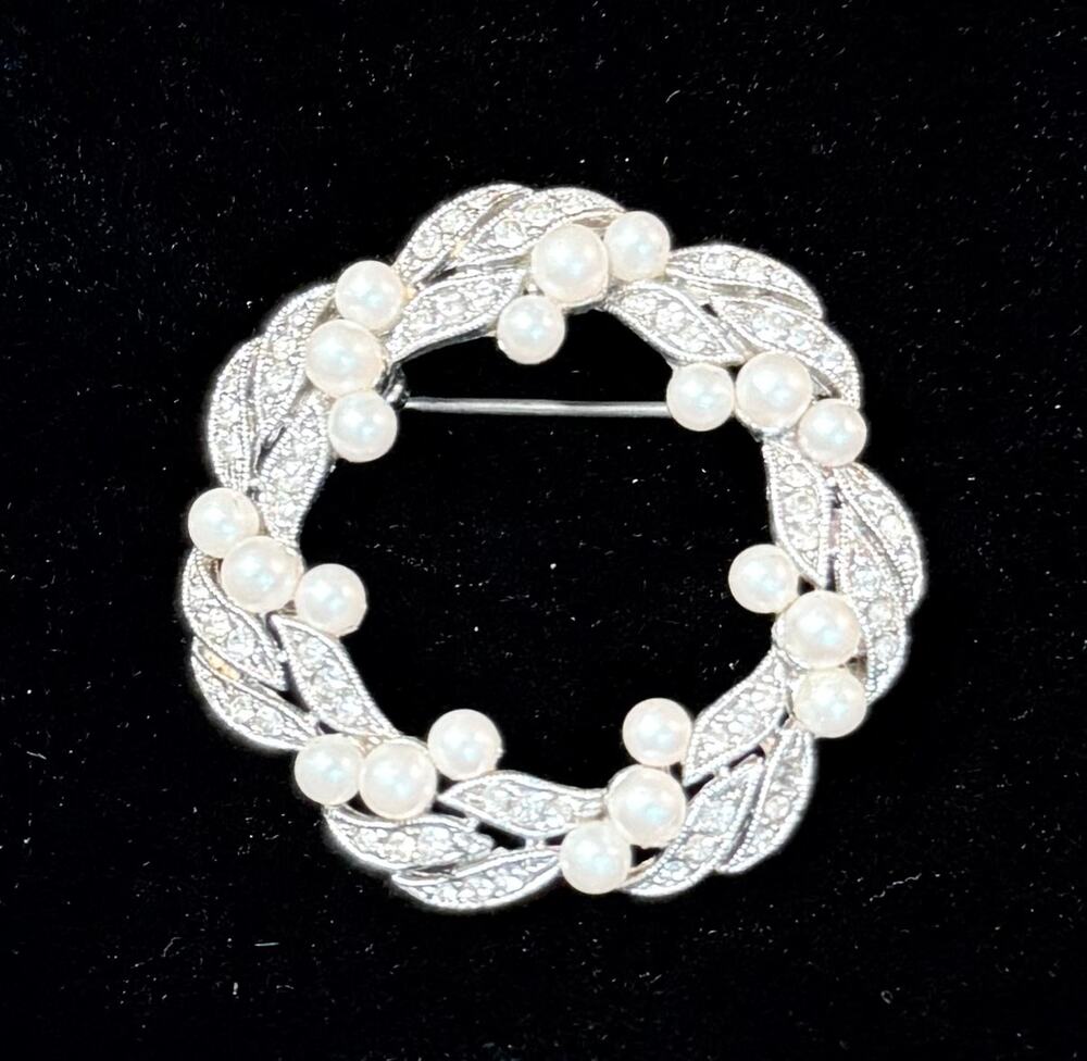 Vintage Silver-Tone Leaf Wreath Brooch with Faux Pearls | Mid-Century Circle Pin
